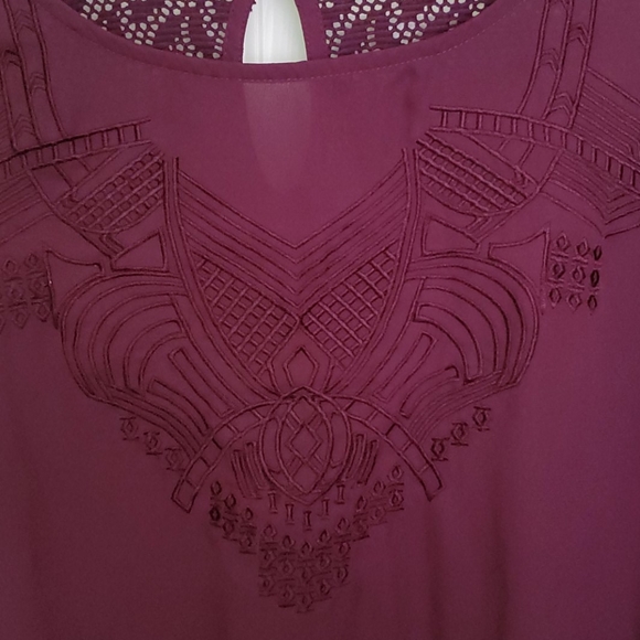 Burgundy top - Picture 2 of 3